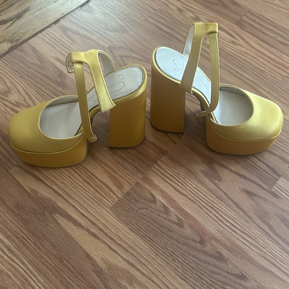 Olive Green Platform Heels - Picture 4 of 4